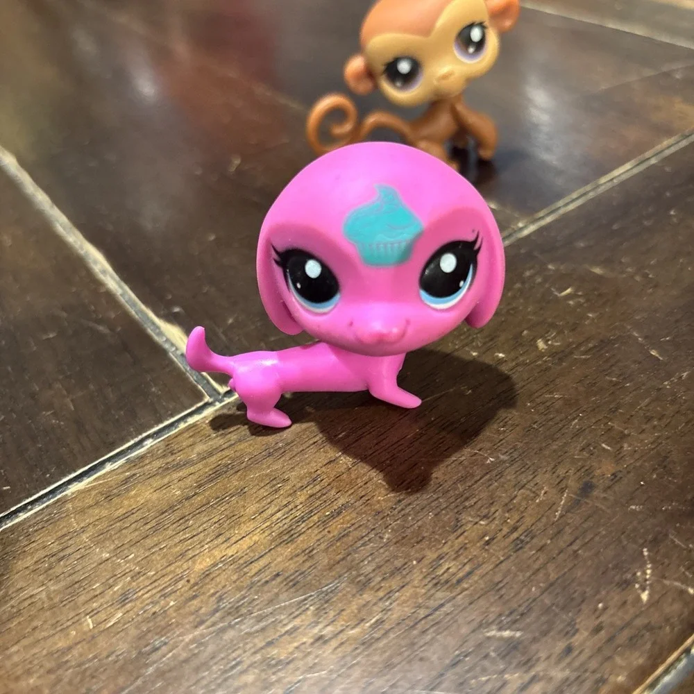 LITTLEST‎ PET SHOP #3539 RARE HTF HOT PINK CUPCAKE DACHSHUND DOG MONKEY LOT 2